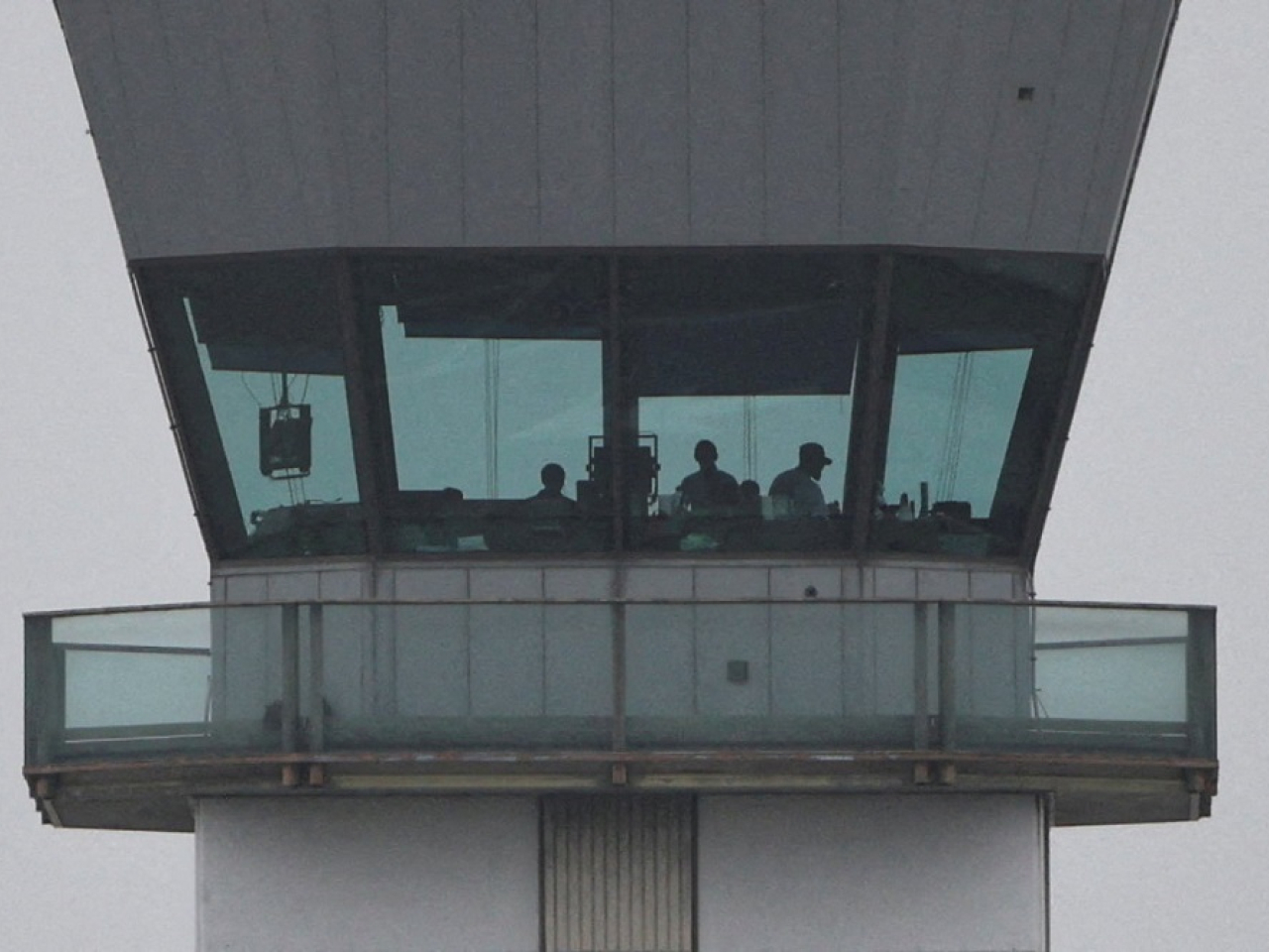Donald Trump is threatening to dock the pay of air traffic controllers who have taken time off during the US government shutdown. Photo: Reuters