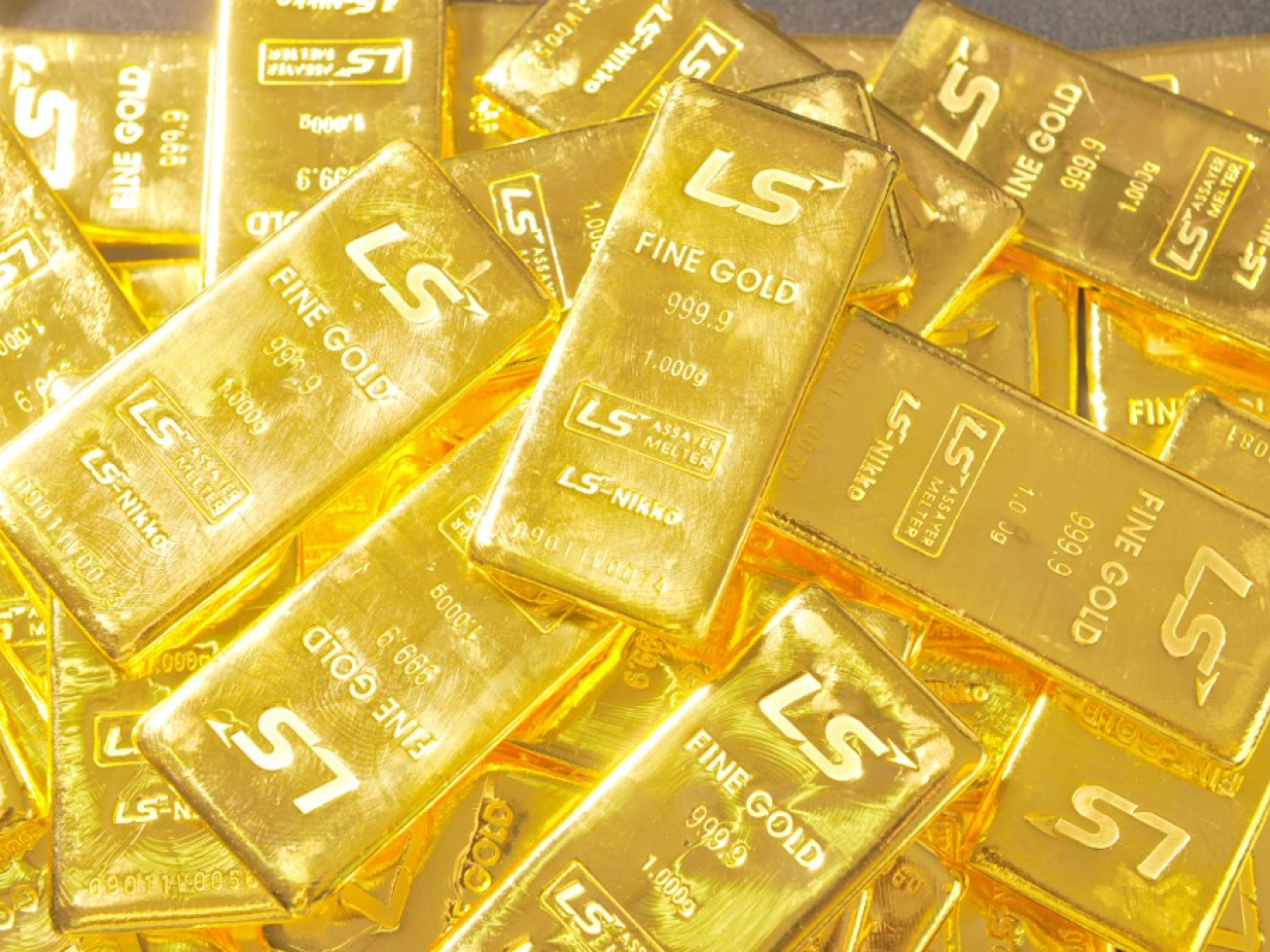 現貨金一度升穿每盎司4115美元水平，較早時報4110.8美元，升幅2.8%。（法新社資料圖片）