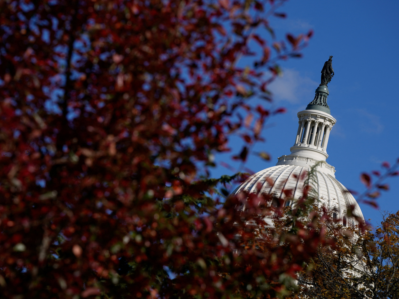 美國參議院較早時同意推進旨在結束政府停擺的臨時撥款法案。（路透社資料圖片）