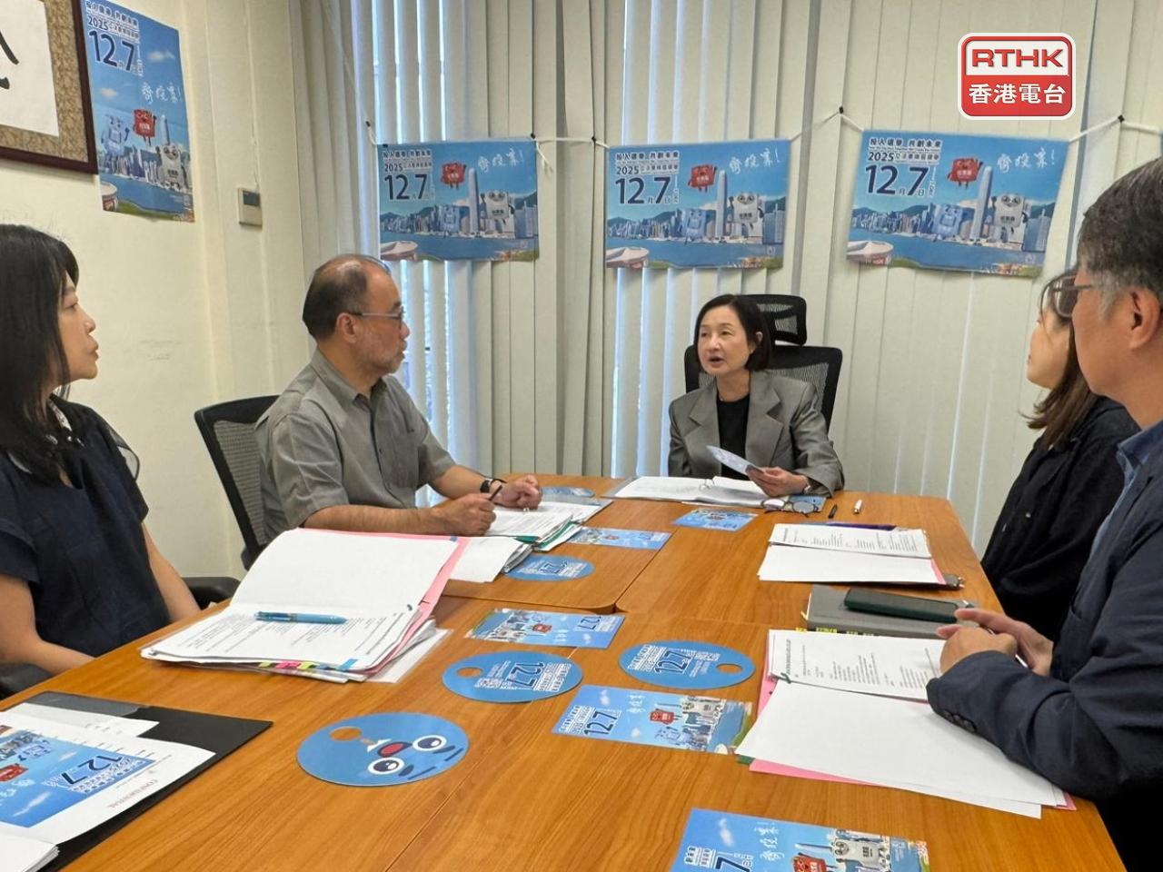 香港電台舉行選舉宣傳專班會議，統籌向員工的宣傳工作，鼓勵踴躍投票。（香港電台社交網站圖片）