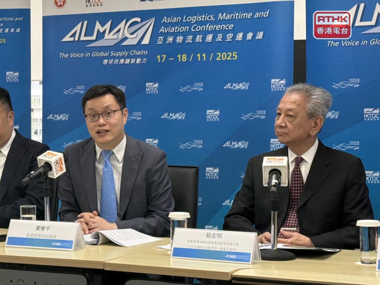 劉會平（左）表示，期望今年繼續促進更多合作，並配合內地企業出海拓展業務。（趙嘉駿攝）