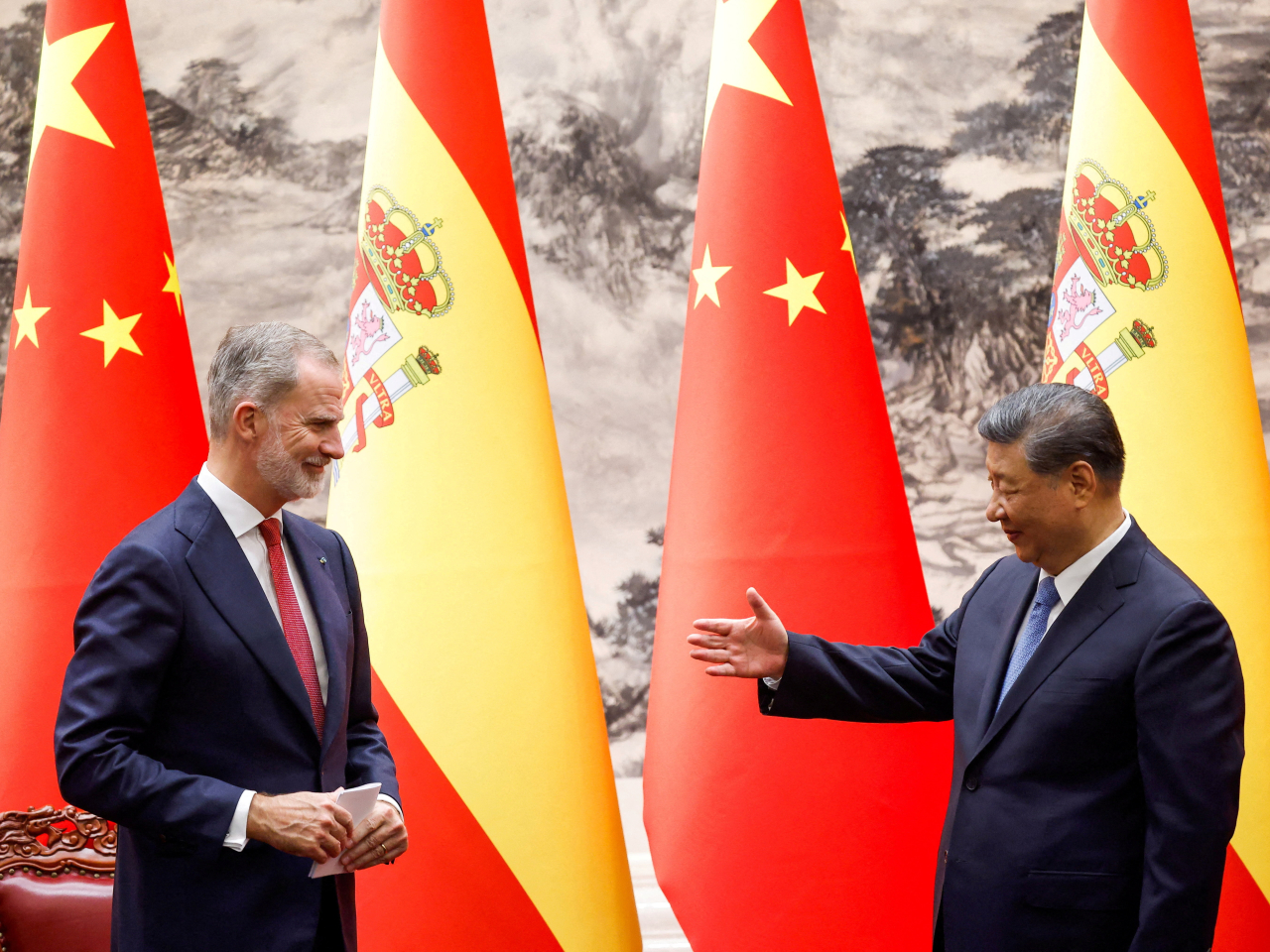 President Xi Jinping and Spain's King Felipe VI appear a signing ceremony at the Great Hall of the People in Beijing. Photo: Reuters