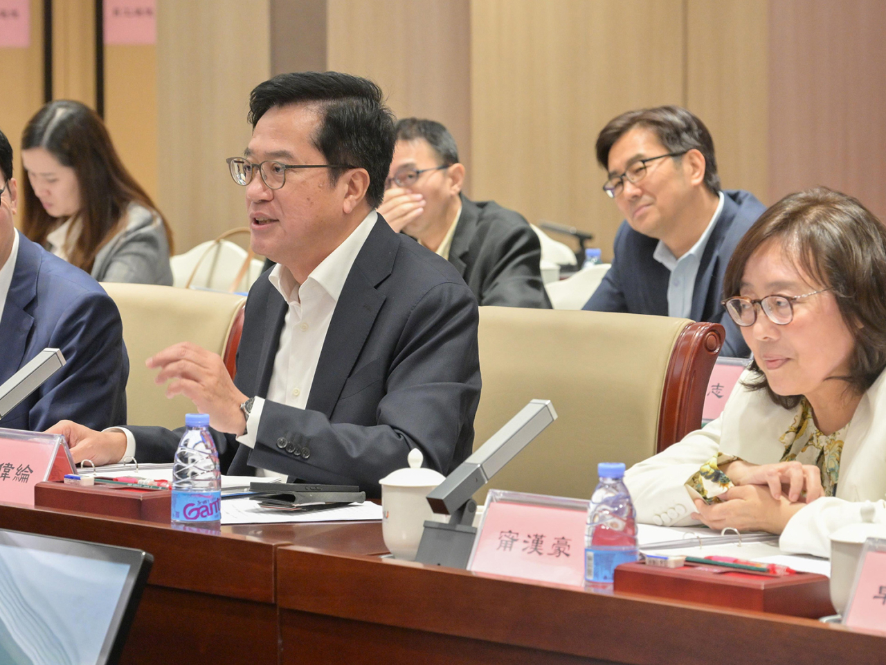 黃偉綸率領的香港特區政府代表團，與深圳市常務副市長陶永欣率領的深圳市政府代表團，在深圳舉行「對接北部都會區發展策略專班」第七次會議。（政府新聞處）