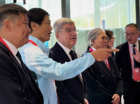 巴赫訪港到啟德主場館觀賞十五運會七欖賽事