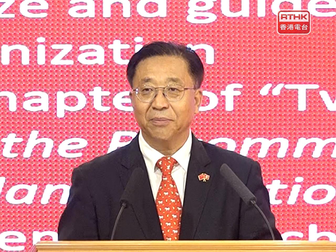 崔建春表示，香港與澳門既要融入國家，亦要承擔責任。（郭志強攝）