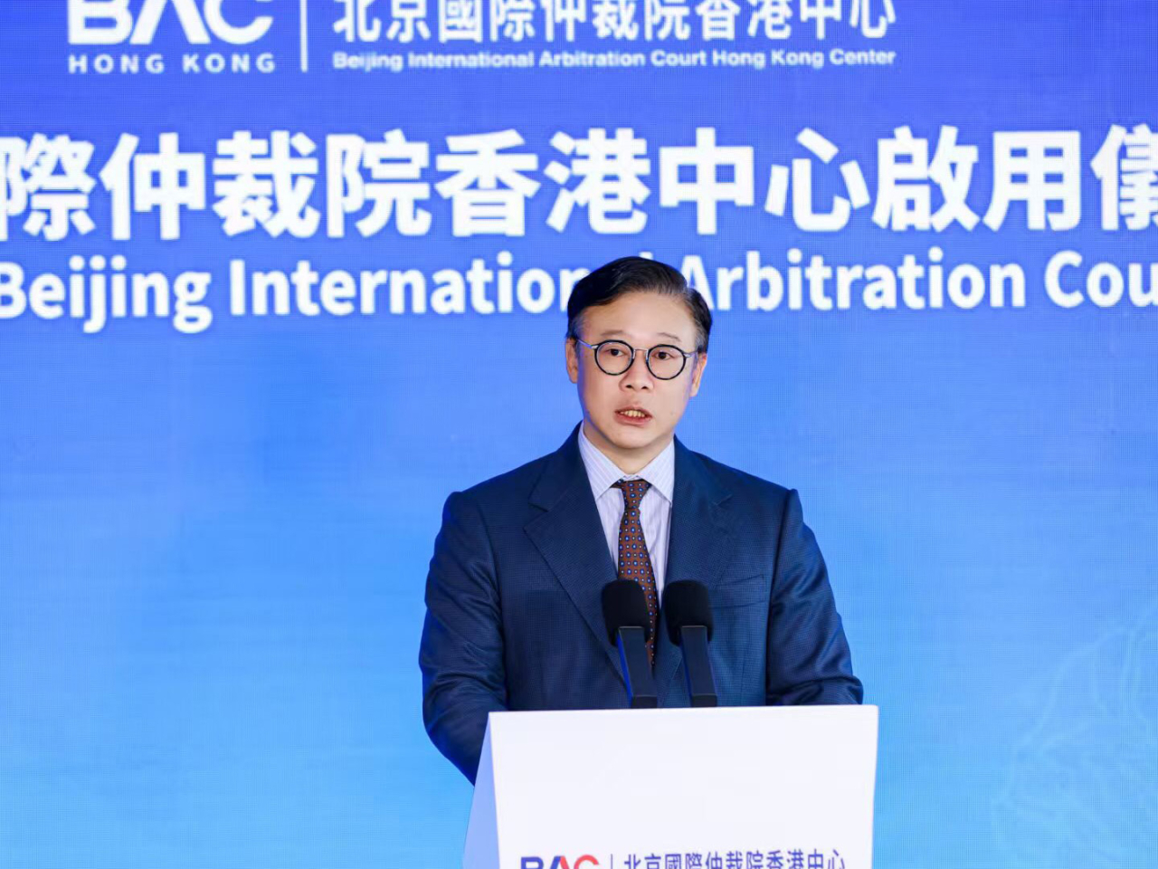 張國鈞說，將連同其他政府部門充分利用香港內聯外通的獨特優勢，共同支援內地企業「出海」的需要。（政府新聞處）