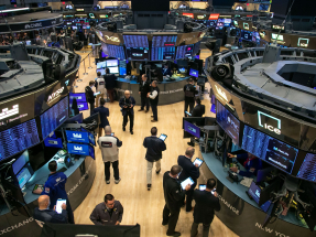 道瓊斯指數創新高，較早時報48322點，升394點，升幅0.82%。（新華社資料圖片）