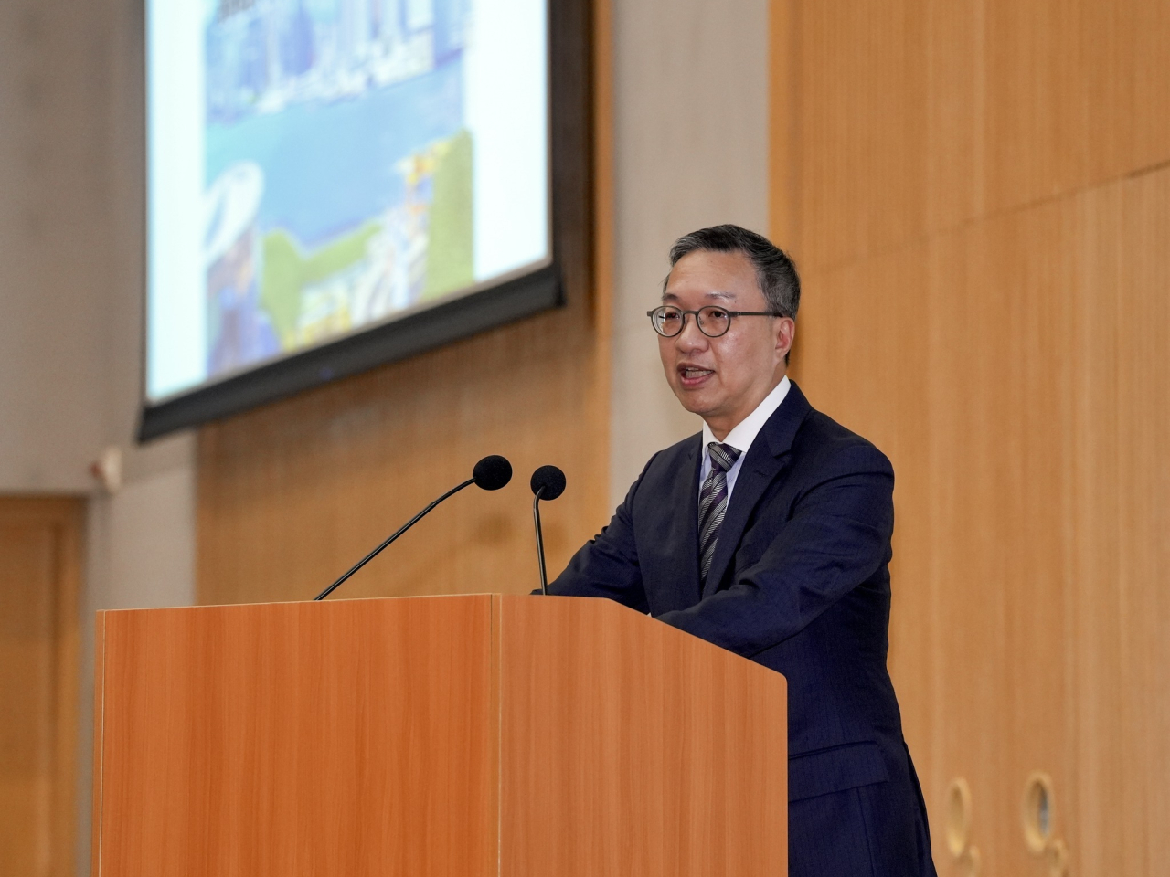 林定國表示，香港市民積極參與選舉，可顯示對「愛國者治港」原則的支持。（林定國社交網站）