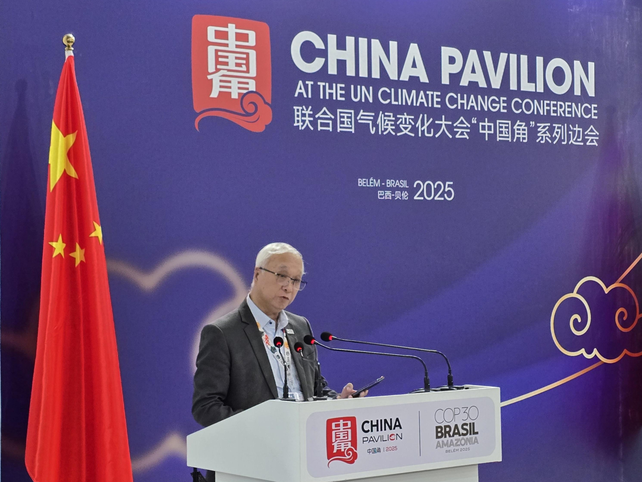 謝展寰在主題為「推動綠色創新合作　共建綠色絲綢之路」的中國角邊會論壇上發言。（政府新聞處）