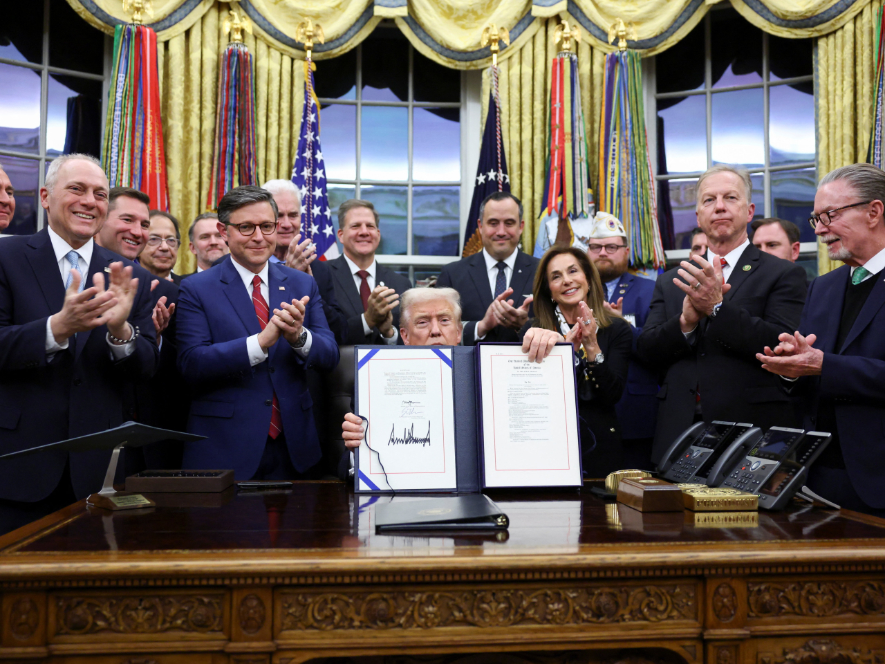 特朗普簽署臨時撥款法案，結束聯邦政府43日停擺。（路透社）