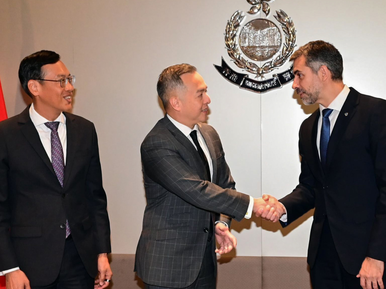 周一鳴接待國際刑事警察組織的代表團。（警方社交網站）