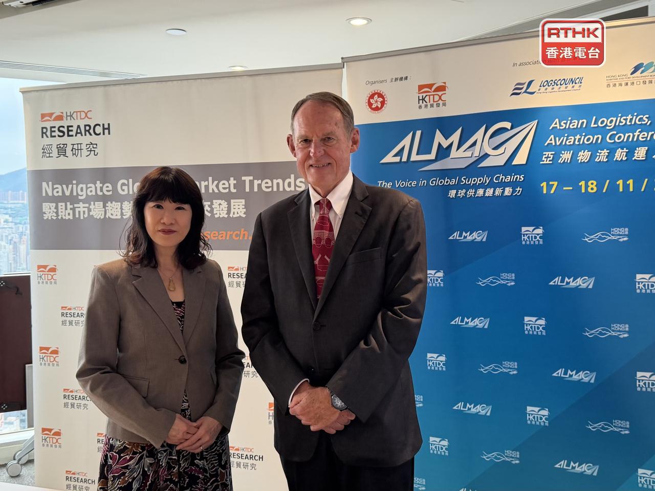 范婉兒（左）表示，香港在區域供應鏈轉型中的角色日益重要。圖右為Sean Randolph。（方嘉莉攝）