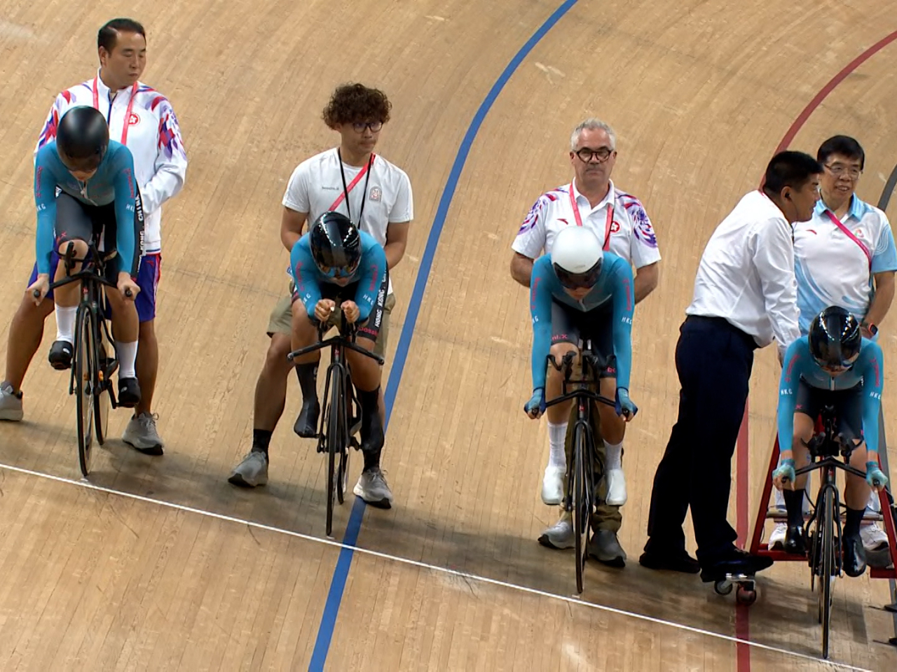 女子隊派出梁寶儀、梁穎儀、楊倩玉及關旨君出戰，以4分34秒764完成，13隊中排名第12位。