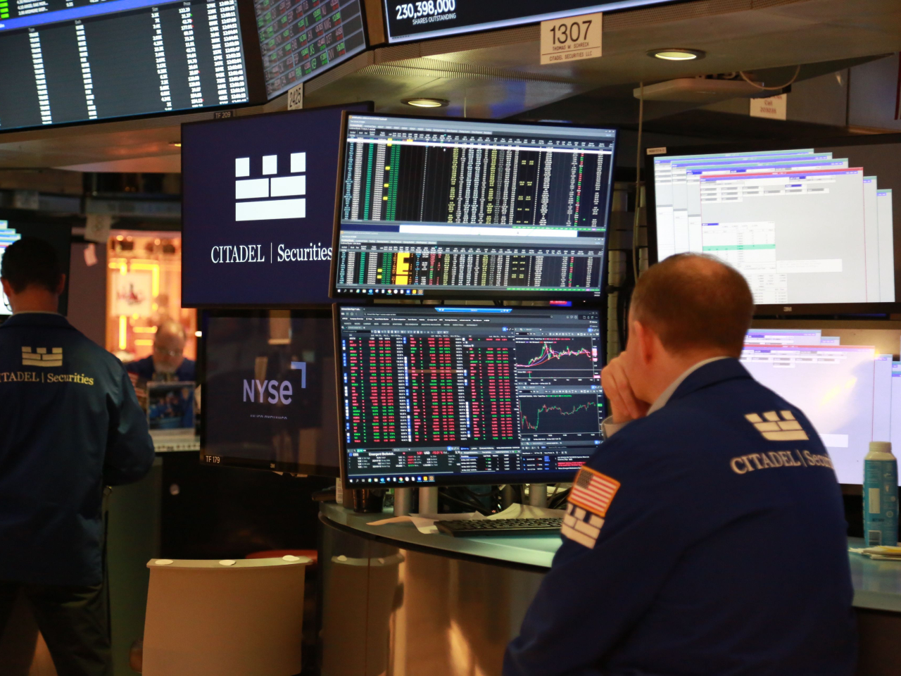 美股初段下跌。投資者關注美國政府結束停擺後，即將恢復公布的經濟數據表現。（新華社資料圖片）