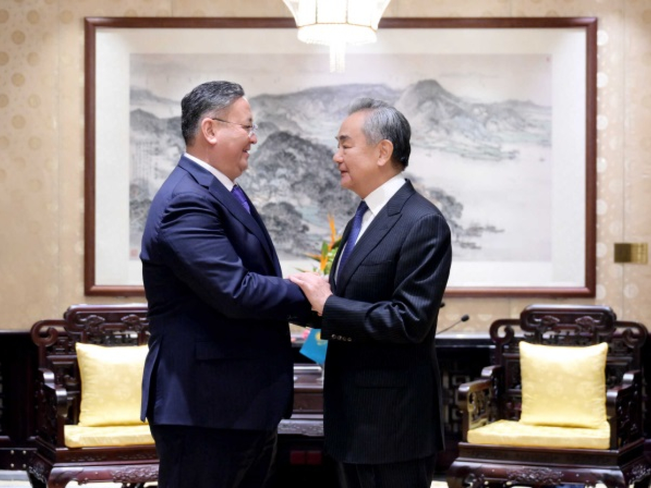 王毅在北京與努爾特列烏會面。（外交部網頁圖片）