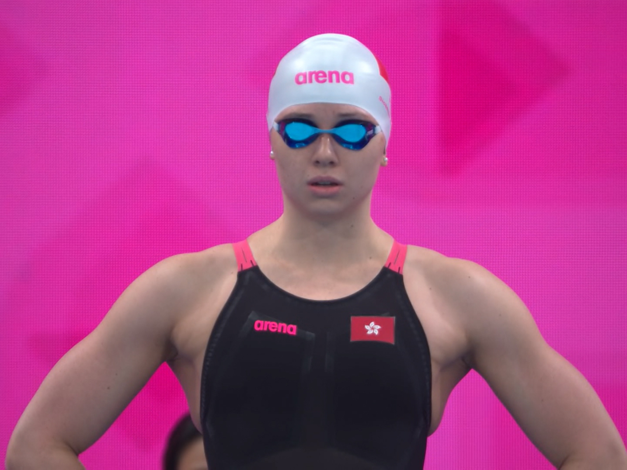 十五運會女子100米自由泳預賽，港隊何詩蓓總成績排第一，晉級今晚的半決賽。