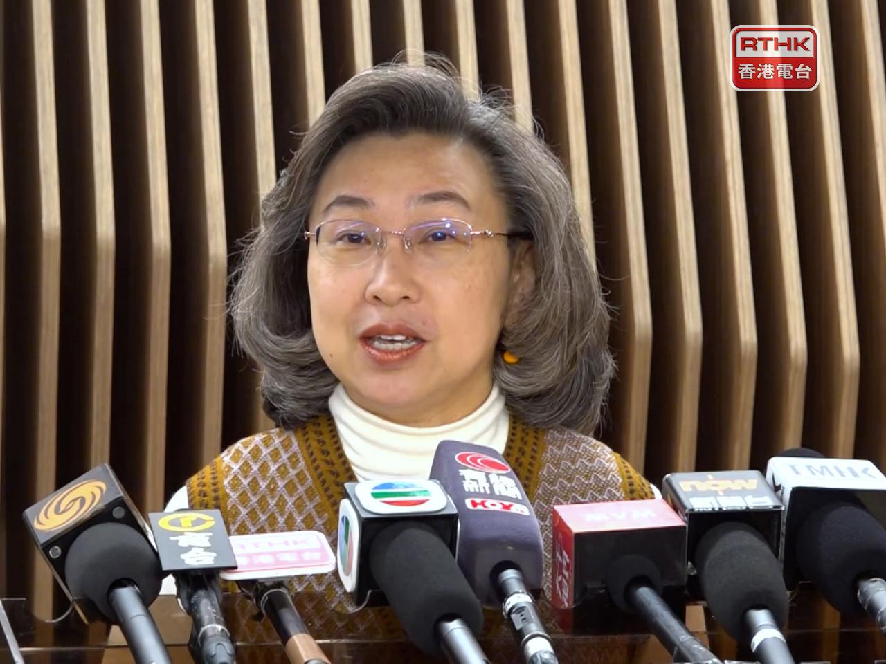 楊何蓓茵說，不會要求公務員提供投票證明，但如果有公務員濫用措施，是很嚴重的行為失當。（林紹鋒攝）