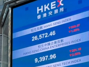 港股結束4日升勢，恒生指數一度跌近540點，收市報26572點，跌500點，跌幅1.85%。（方嘉莉攝）