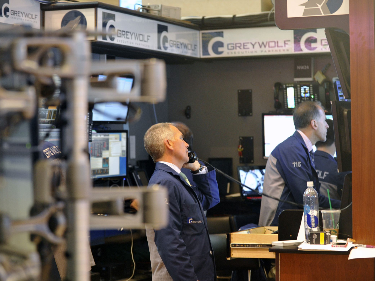 美股初段跌近1%或以上。投資者關注多名聯儲局官員質疑下月減息的逼切性，減息預期降溫。（新華社資料圖片）