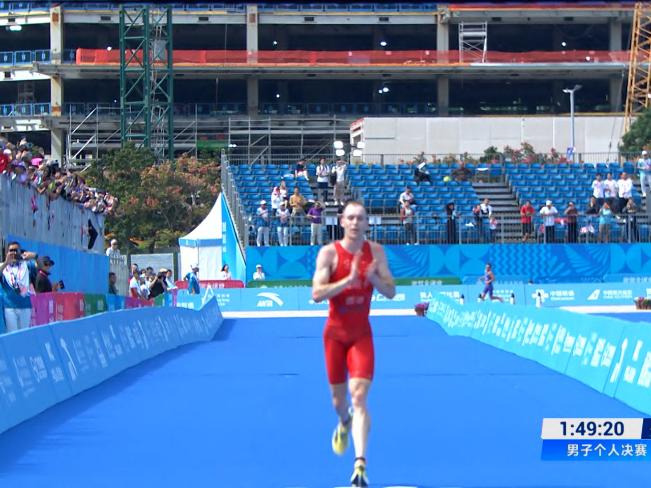 十五運會三項鐵人男子組賽事，港隊代表奧斯卡奪得銅牌。