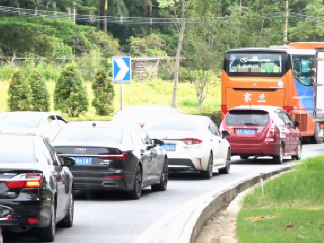 After parking, Guangdong drivers can head to the airport for flight transits without needing to clear Hong Kong immigration. File photo: RTHK