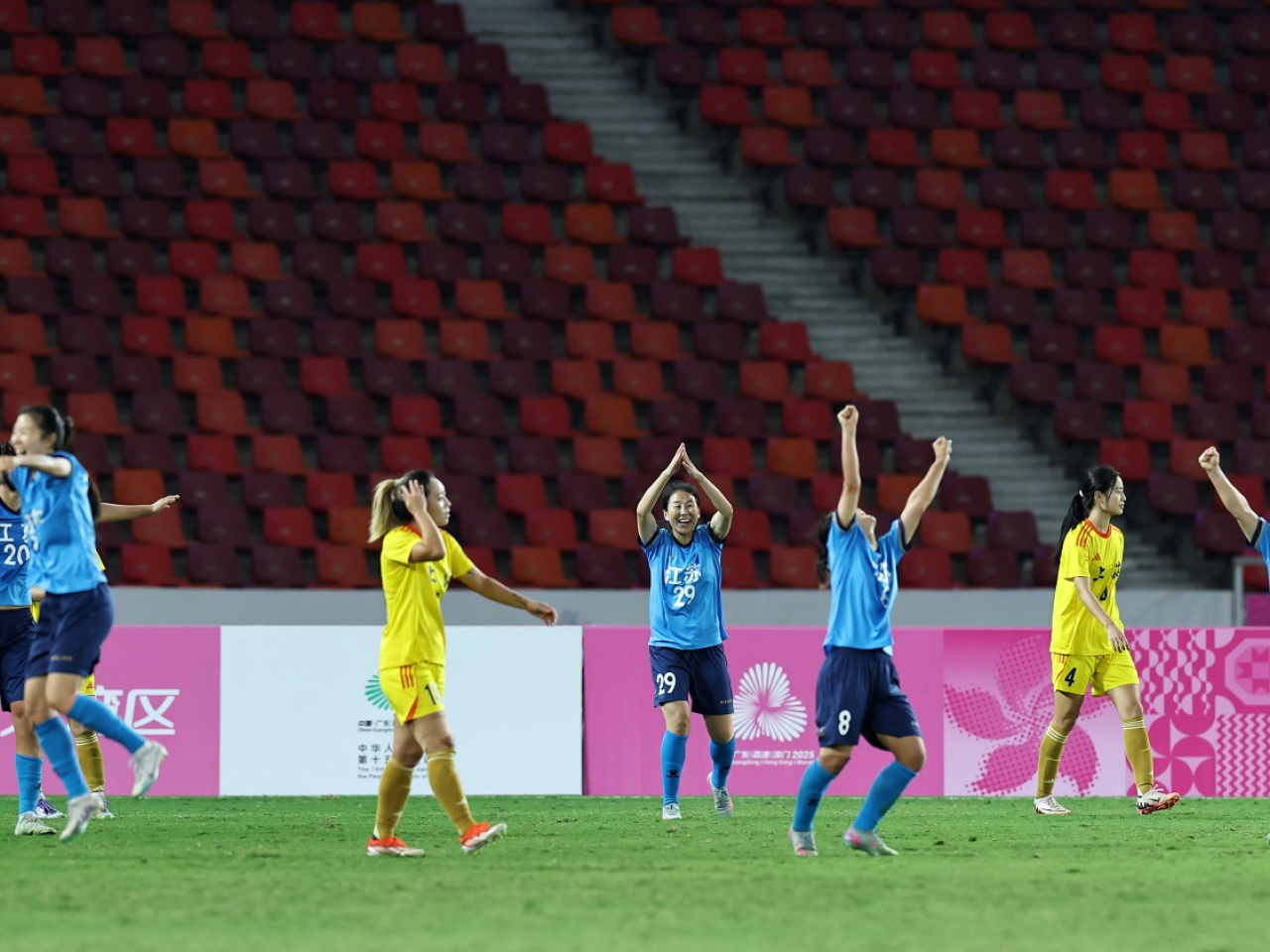 江蘇隊在決賽，憑霍悅欣在下半場補時階段的入球，戰勝湖北隊。（新華社）
