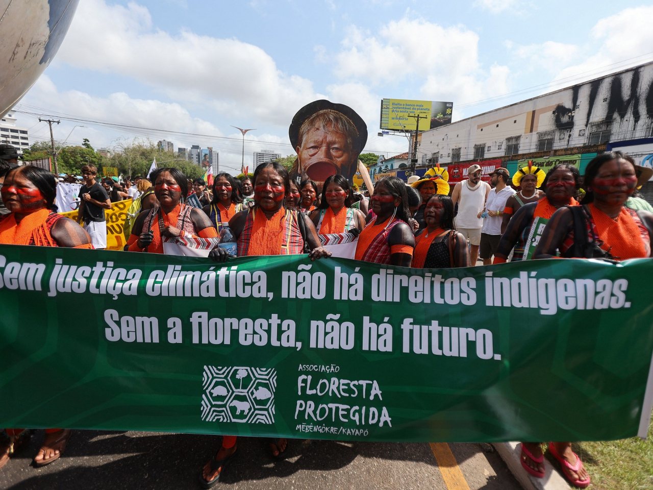 遊行人士呼籲各界採取更多行動保護地球。（路透社）