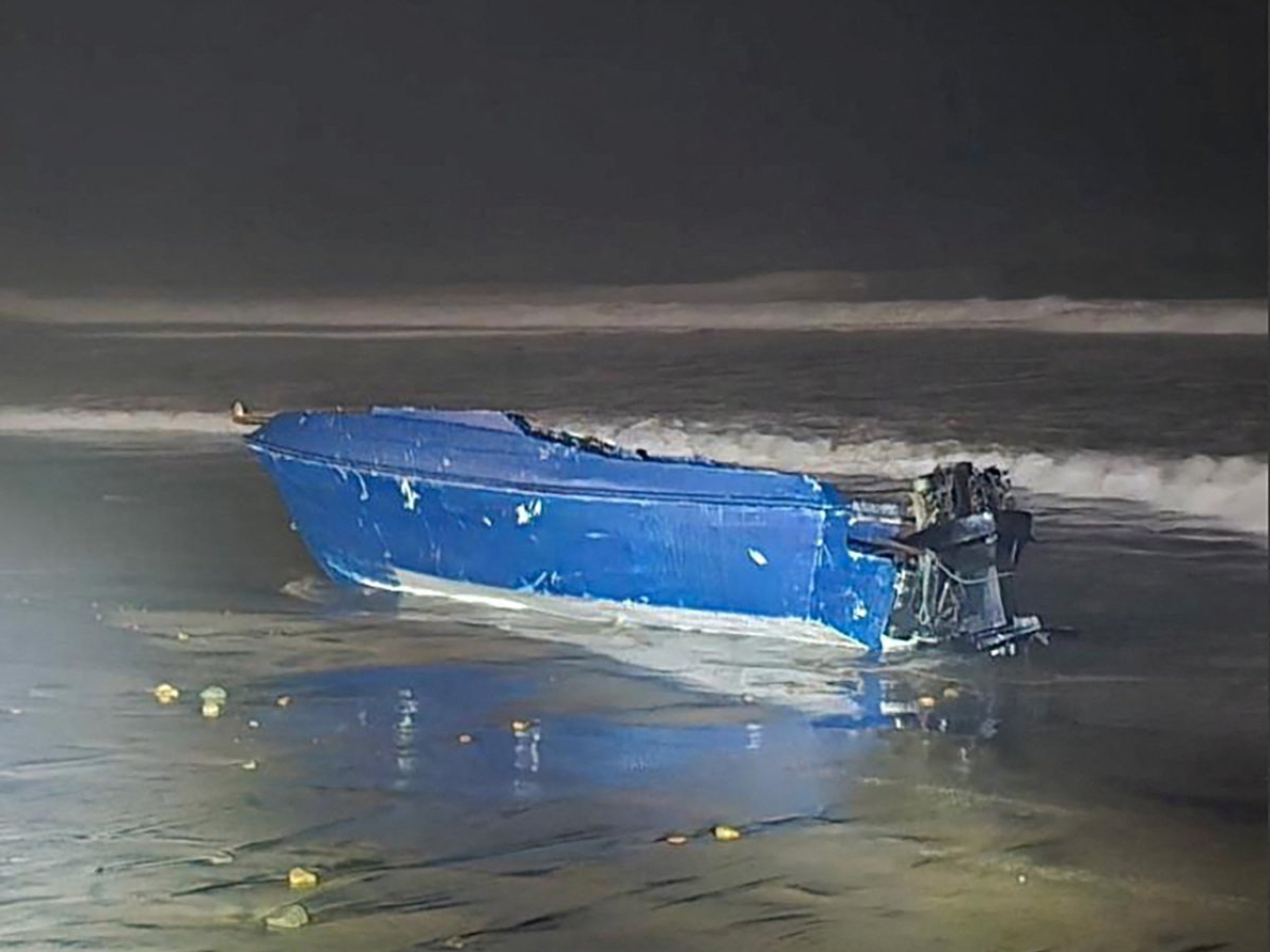 當地傳媒報道，因皮里爾比奇市距離美墨邊界不到10公里，懷疑這艘是偷渡船。(路透社)