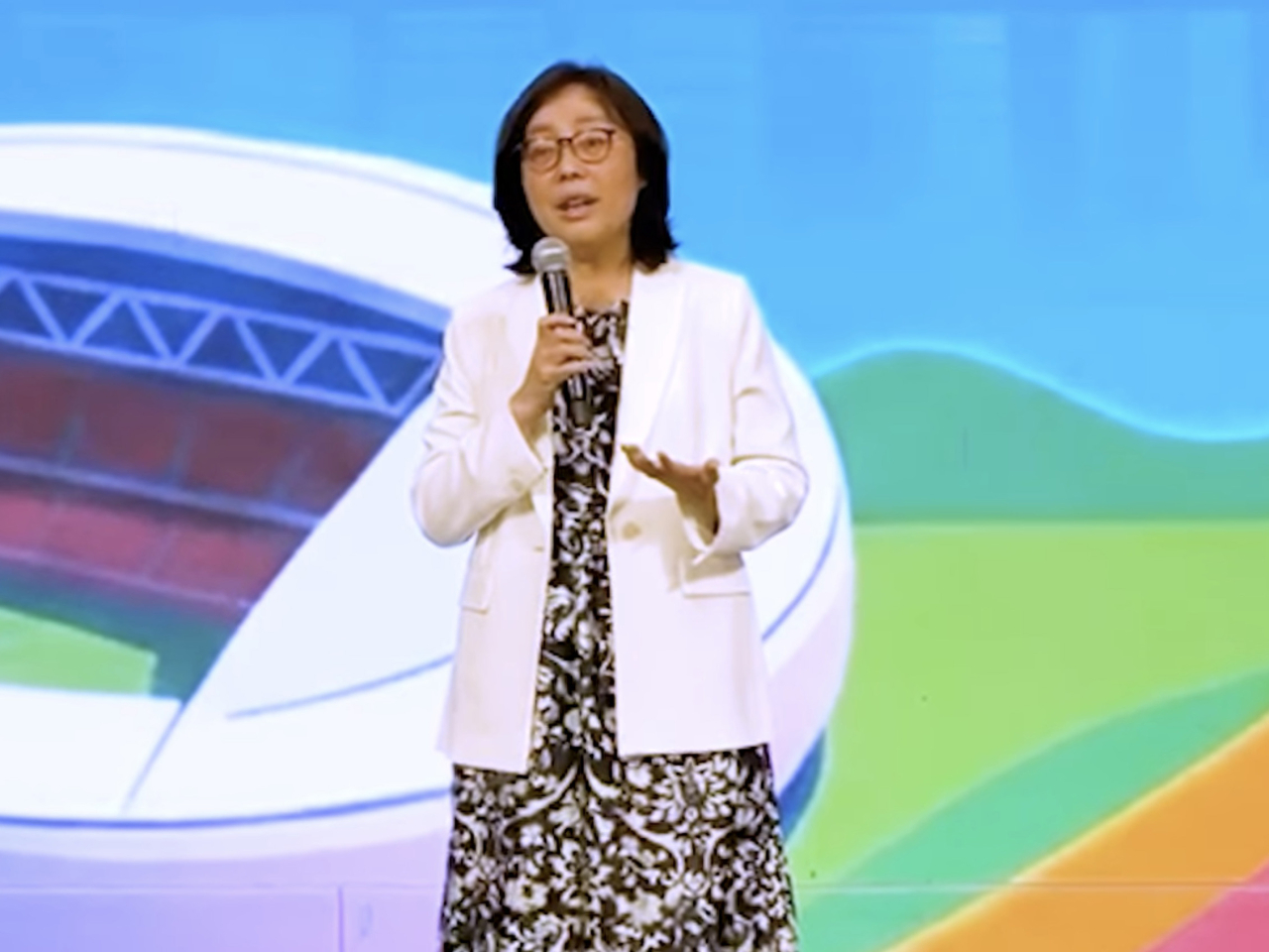 甯漢豪呼籲用好投票權，選出與政府良性互動、積極推動土地樓宇發展和業界持續發展的議員。（發展局社交專頁圖片）