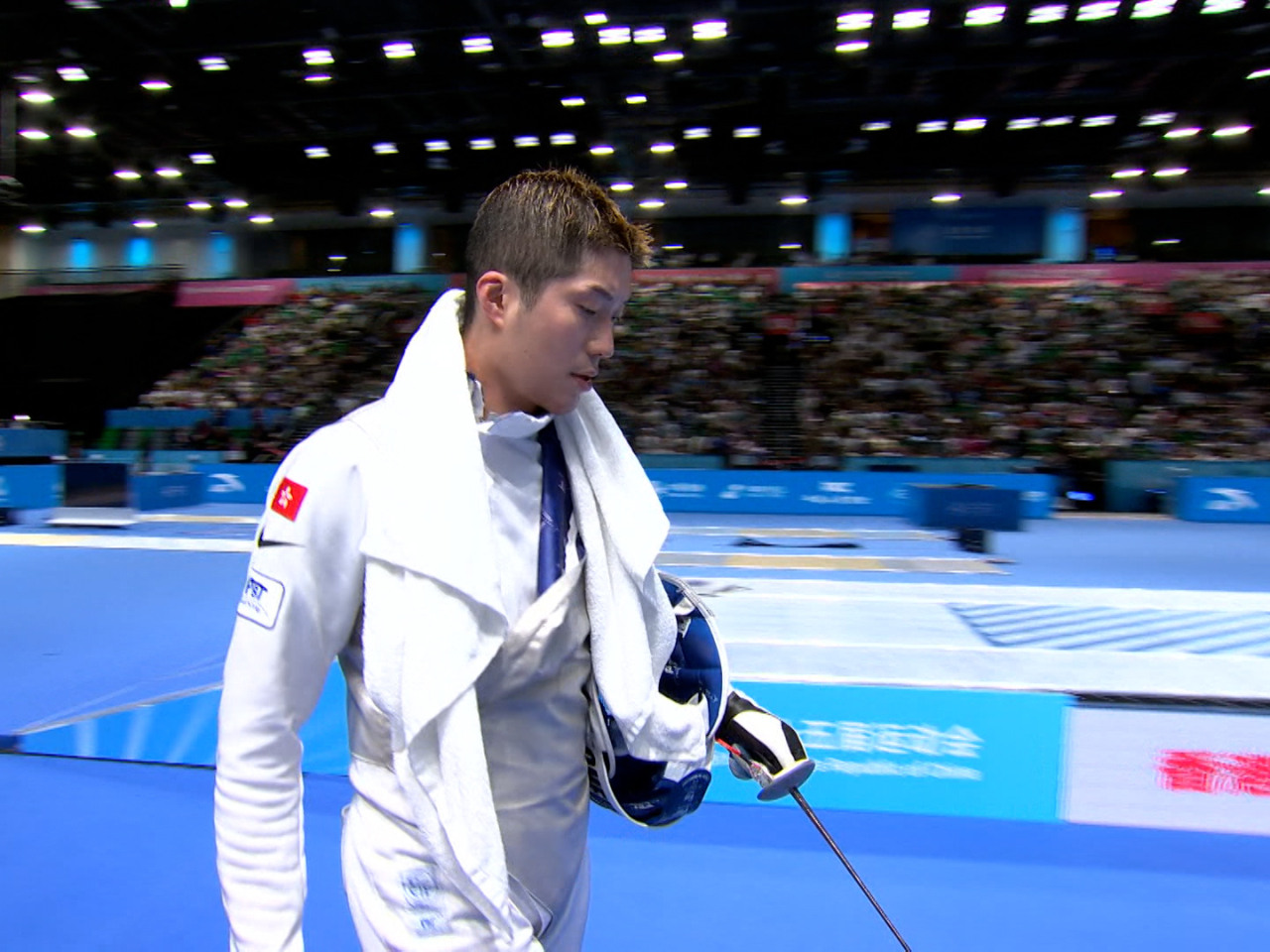 張家朗在男子花劍個人賽4強落敗。