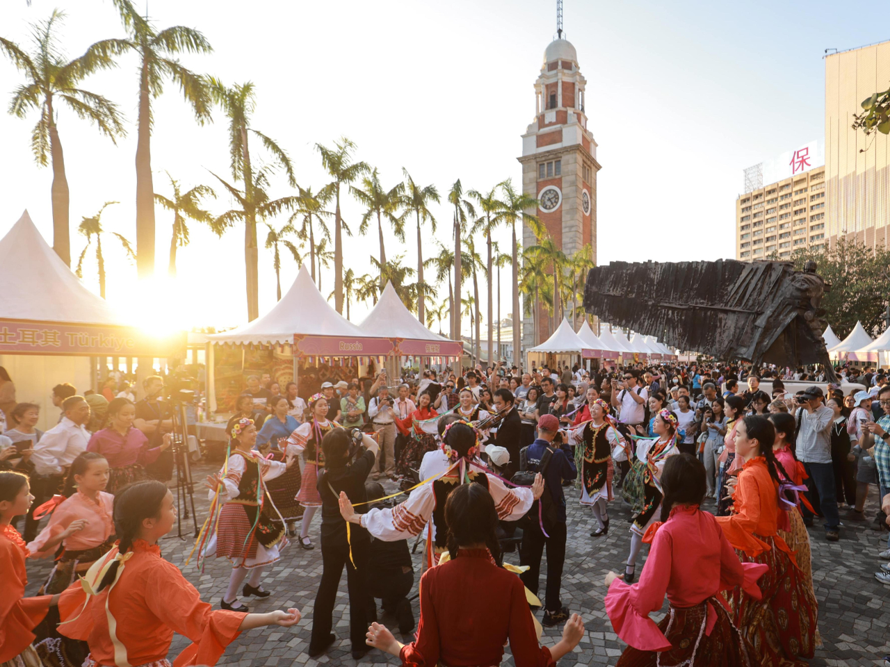 活動有約30個亞洲及「一帶一路」國家和地區參與，透過民族音樂、舞蹈、服飾展示、手工藝和特色小食等。（政府新聞處）