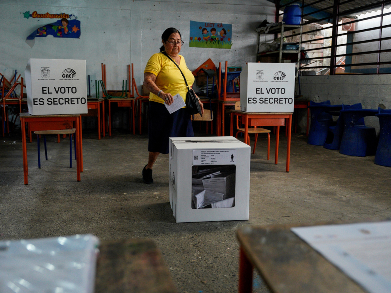 選民需在公投中選擇是否同意取消憲法中禁止外國在厄瓜多爾設立或使用軍事基地的規定。（路透社）