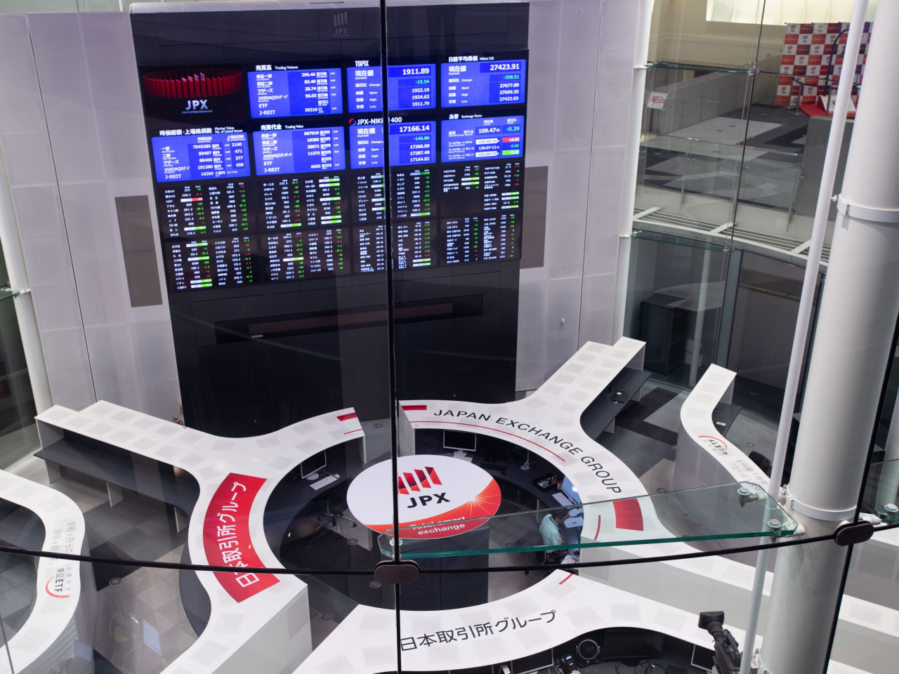 日經平均指數初段曾跌逾1%，尾段跌幅顯著收窄，收市報50323點，跌幅0.1%。（日本交易所圖片）