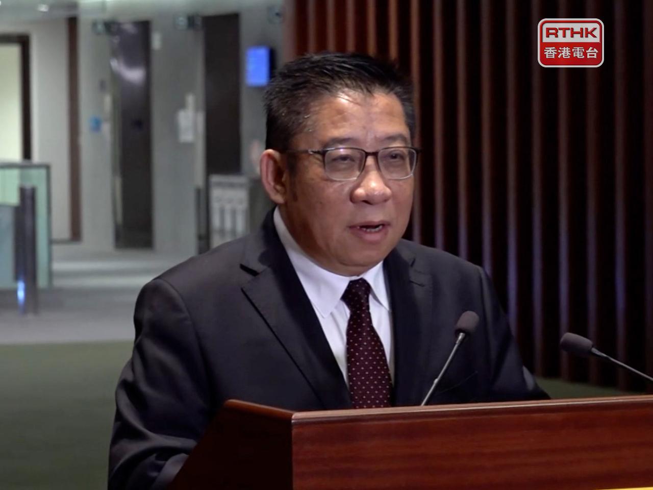 蘇長荣表示，今次選舉氣氛相當不錯，其中在地區直選，參選人數比上屆大增四成多，競爭激烈。（港台圖片）