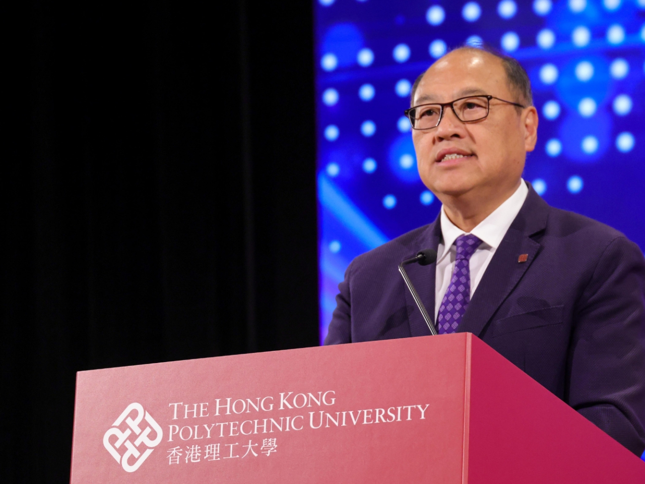 林大輝說，香港擁有「一國兩制」的獨特優勢，能充分發揮「內聯外通」的橋樑作用。（理大網頁）