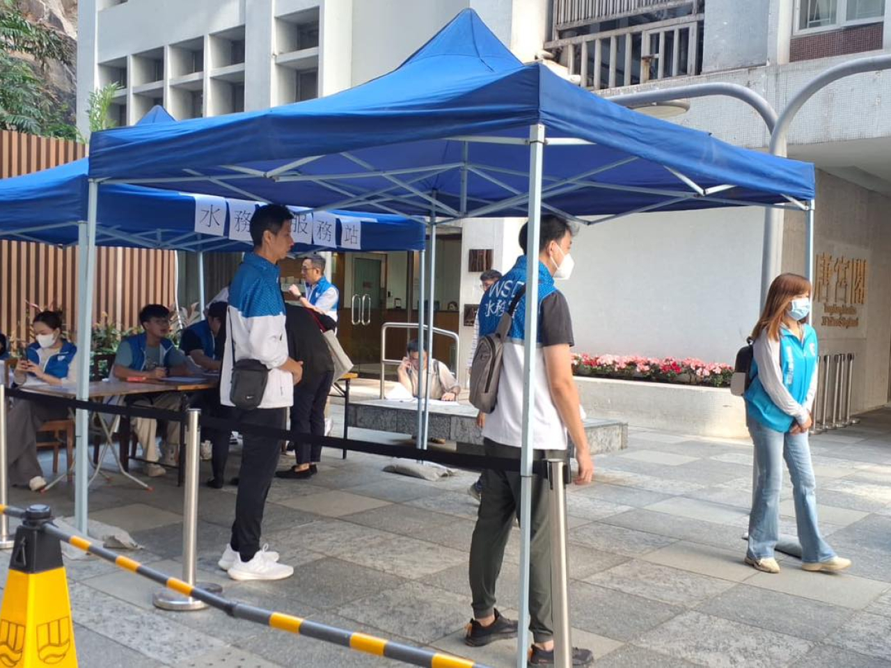 水務署表示，繼續跟進太古城的食水情況，陸續完成水錶及水缸清洗工作。（水務署社交專頁）