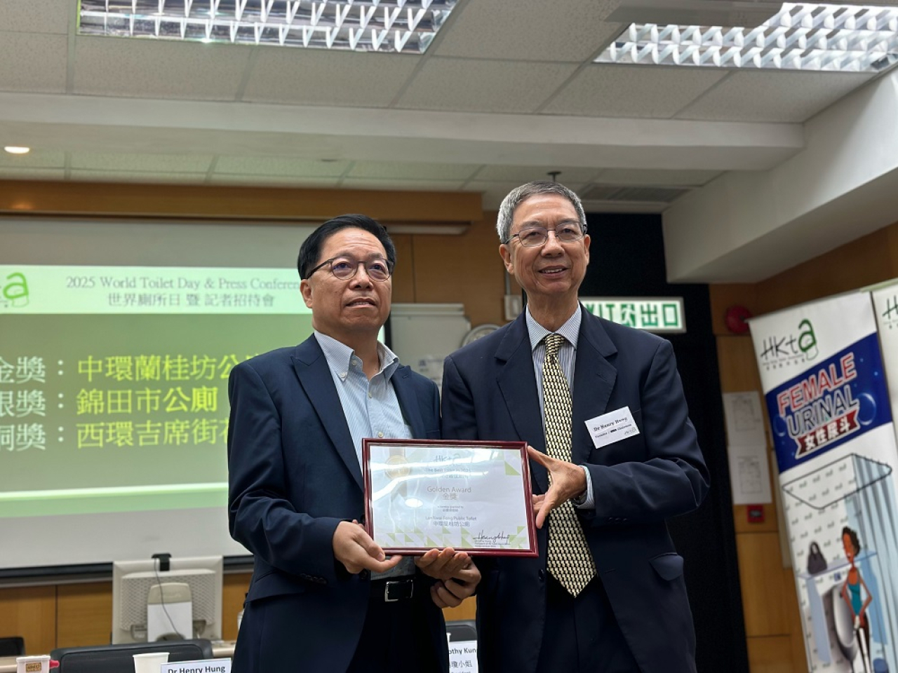 The association’s president, Henry Hung (right), says those in charge of the Lan Kwai Fong public toilet have done a good job in keeping the facility clean. Photo: RTHK