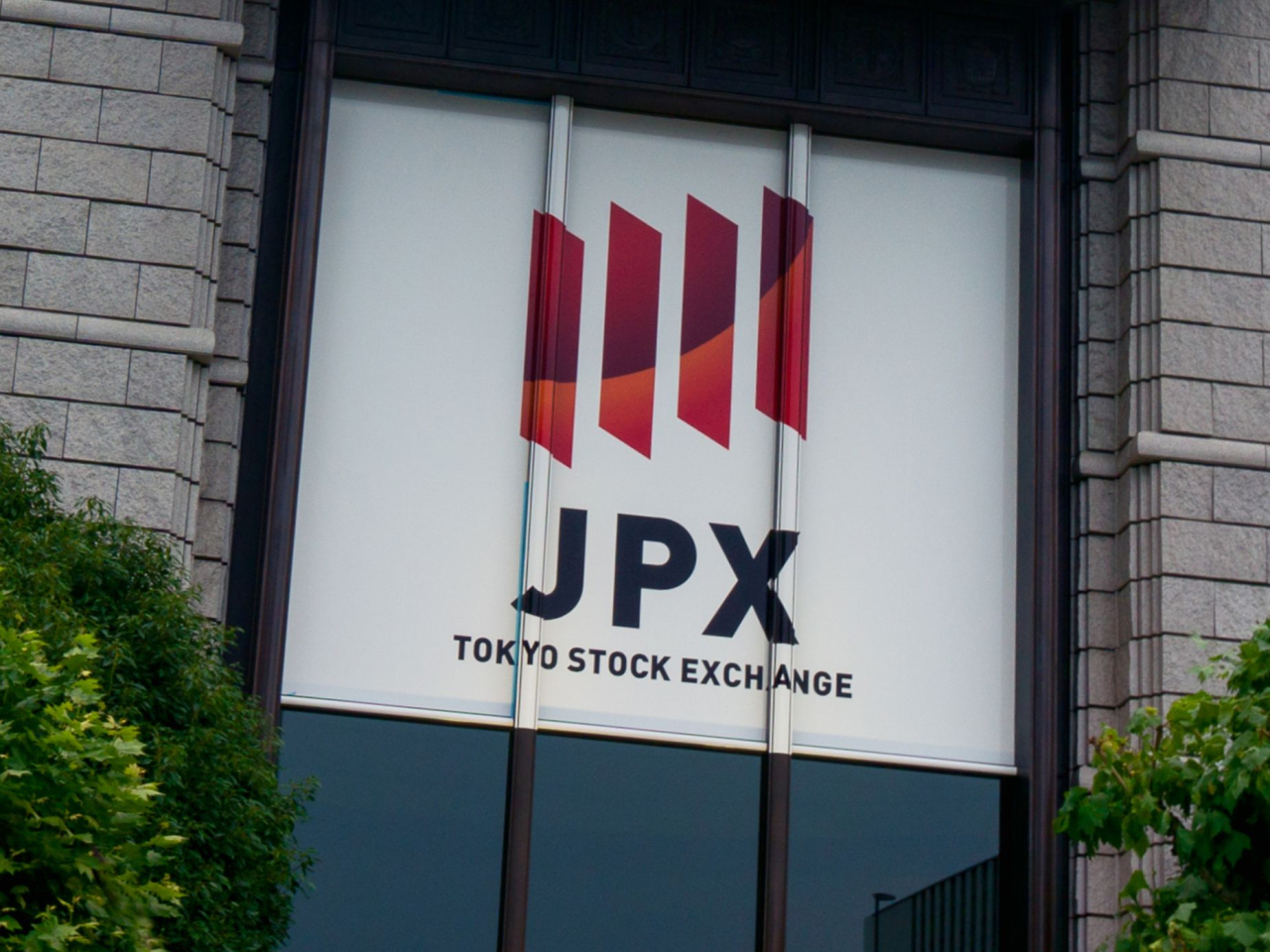 日經指數收報48702點，跌幅3.22%，創逾7個月最大單日跌幅，並創近1個月收市新低。（交易所圖片）