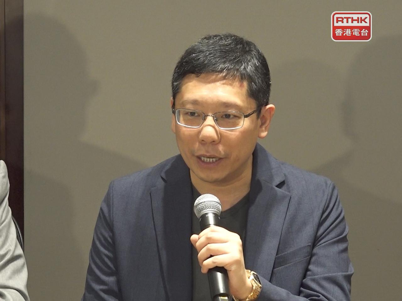 黃傑龍說一間普通酒樓每月電費要數萬元，今次減幅可節省千多二千元電費。（港台圖片）