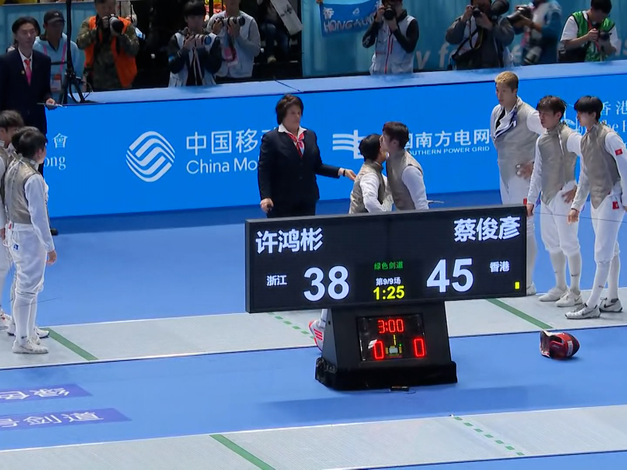 香港劍擊隊在十五運會男子花劍團體賽晉身四強。