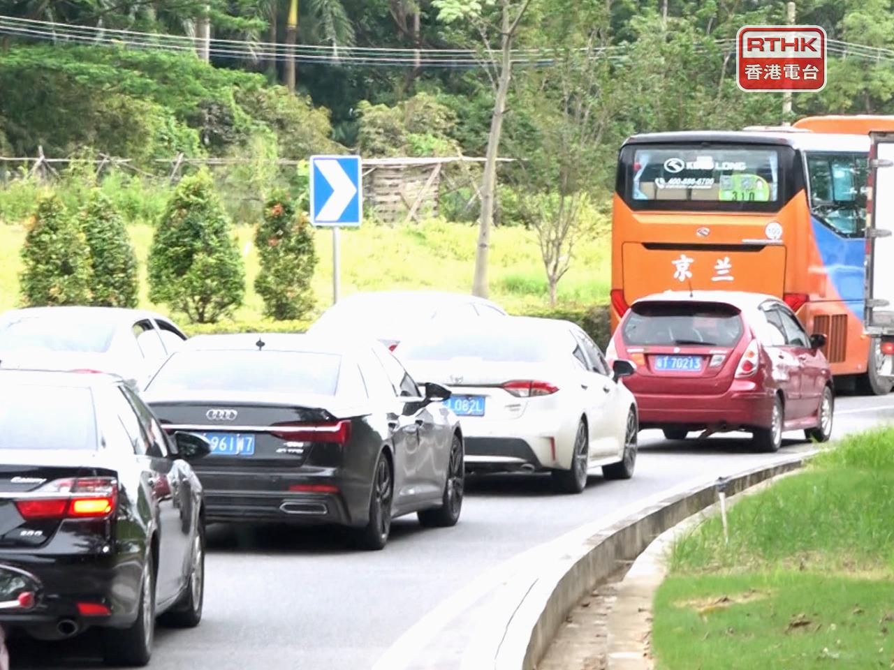 申請南下的粵車在查驗合格後，運輸署方會發電郵通知，申請人要在系統提交香港聯絡地址證明。（港台圖片）