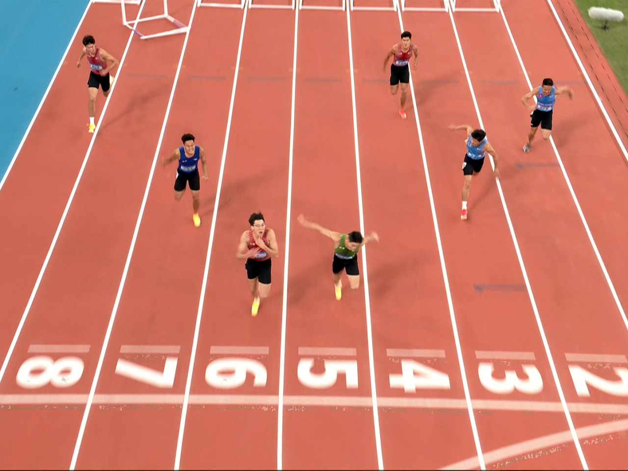 2線的張宏峰在男子110米欄決賽，跑出13秒71，取得第五名。