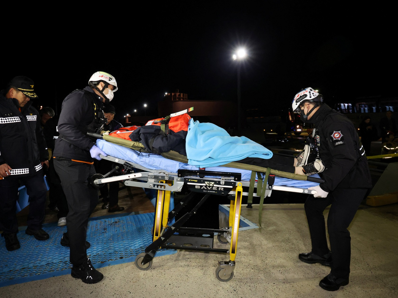 南韓一艘載有267人的客輪，昨晚在全羅南道長山島近海觸礁，5人輕傷。（路透社 )