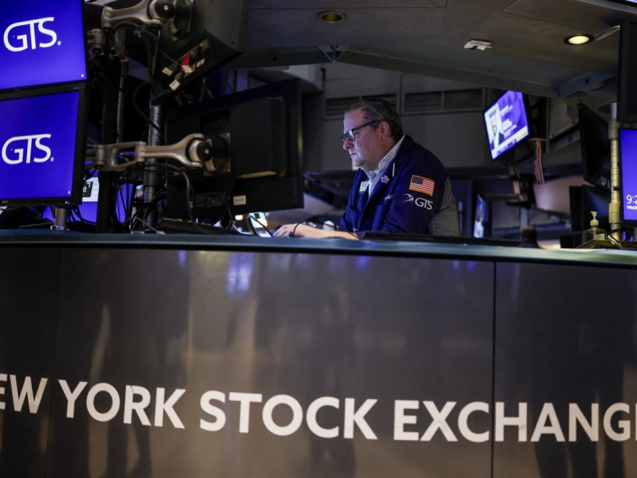 道瓊斯指數收市報46138點，升47點，升幅0.1%。（法新社資料圖片）