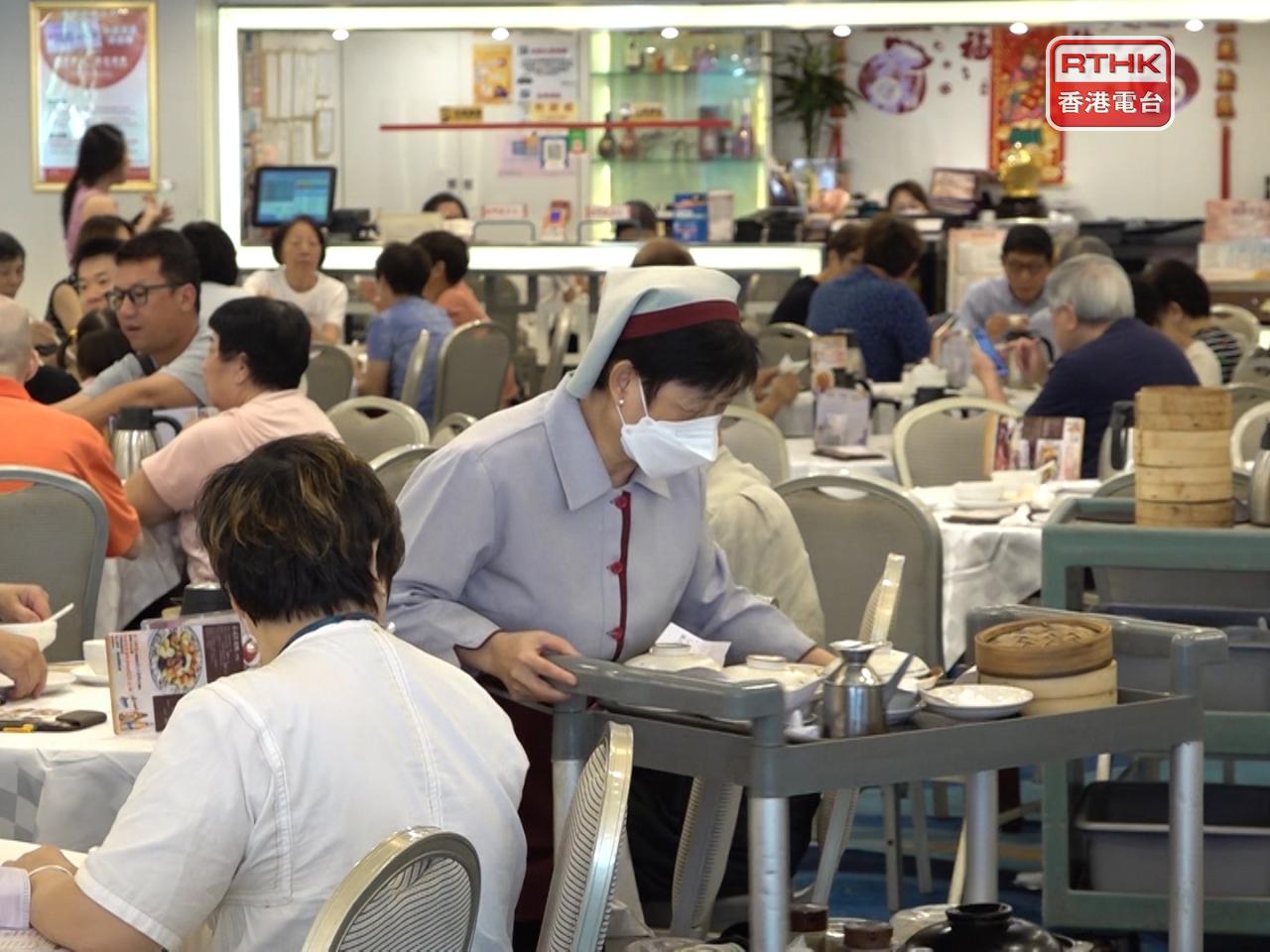 餐飲服務業及建造業的失業率，分別下跌0.4及0.2個百分點。（港台圖片）