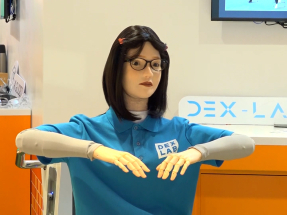 樂齡科技展示伴侶機械人可情感交流　孫玉菡冀港發展租賃網購平台