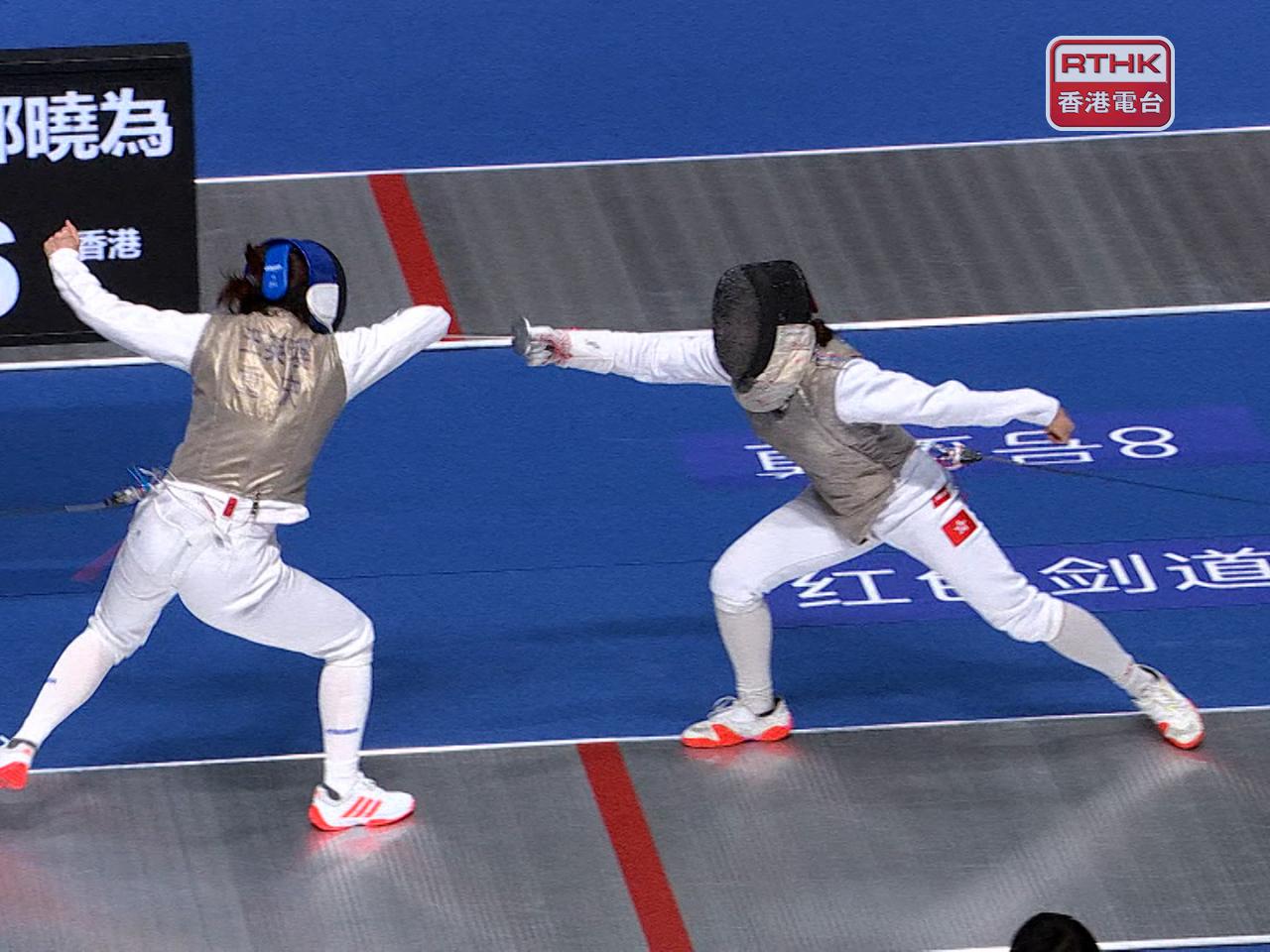 最後一節，港隊（右）搶攻之下反而被拉開差距，最終以9分之差落敗。