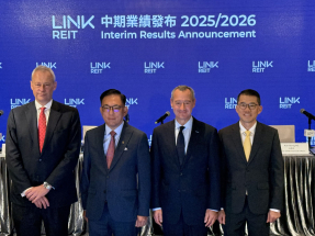 領展宋俊彥（左一）表示，第三方資本管理業務需時才能看到實質影響，強調帶來任何收益都會惠及基金持有人。（趙嘉駿攝）