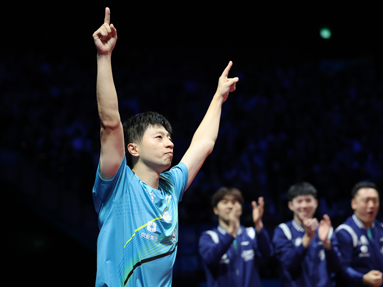 第三場北京隊派出馬龍迎戰上海隊的周愷，馬龍直落3局勝出，北京隊再度領先。（新華社）