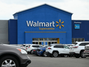 沃爾瑪上季盈利61.4億美元，按年升逾34%。每股經調整盈利62美仙，好過市場預期。（法新社資料圖片）